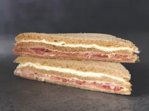 Sandwich Crudo Y Queso