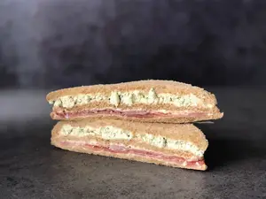 Sandwich Crudo Y Roquefort