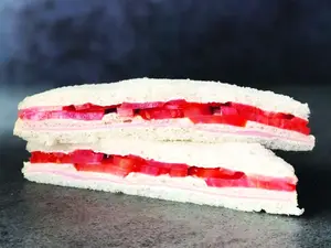 Triple de jamón y tomates