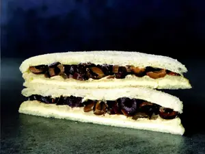 Triple queso y aceituna negra