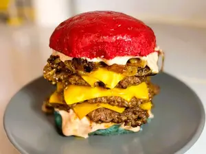 Raven (hamburguesa de la casa)