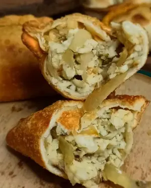 Empanada cebolla y queso