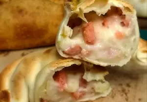 Empanada de jamón y queso
