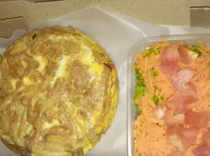 Tortilla rellena de jamóymuzza