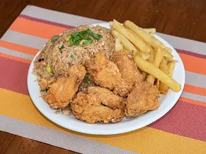 Alitas con chaufa para 2