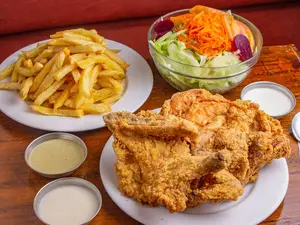 Pollo broaster entero
