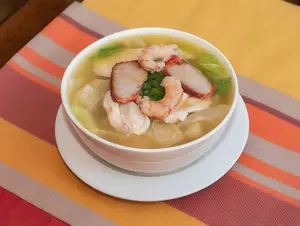 Sopa de wantán especial