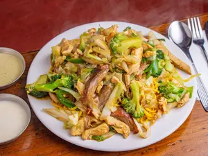 Tallarín saltado mixto para 2