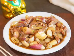 Carne saltada con verdeo