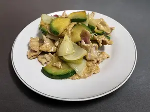 Cerdo salteado con salsa curry