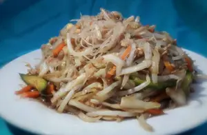 Chaw mi fen de pollo