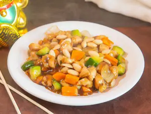 Pollo saltado con almendras
