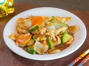 Pollo saltado con s/ostras