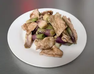 Pollo saltado con verdeo