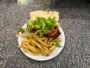 Lomito Con Lechuga Y Tomate