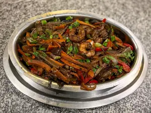 Wok de verduras y langostinos