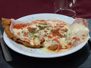 Milanesa de ternera napolitana