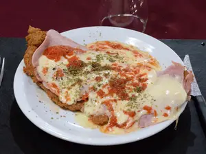 Suprema de pollo a la napolitana