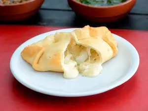 Empanada queso y cebolla