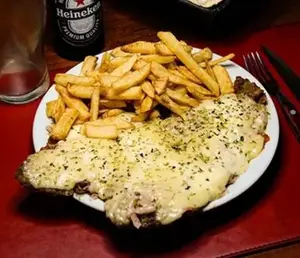 Milanesa napolitana con guarni