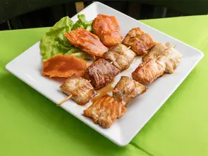 Anticucho de salmón
