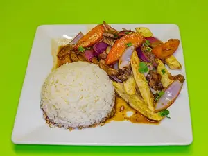 Lomo saltado con arroz