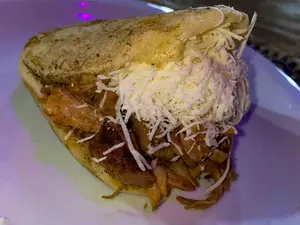Arepa De Pernil Y Queso