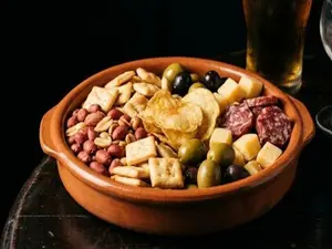 Cazuela de snacks