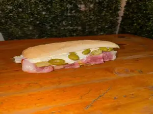 Chivito uruguayo c/fritas