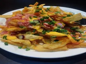 Fritas cheddar y panceta