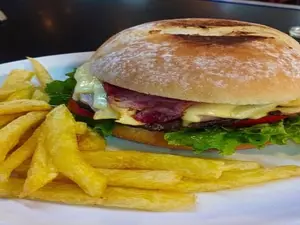 Hamburguesa completa c/fritas
