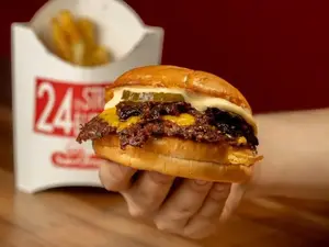 Cheese Simple con papas
