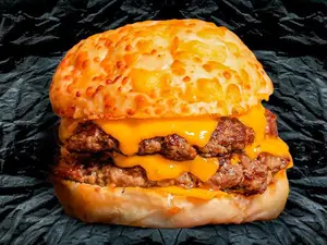 Dos cheese dobles con fritas