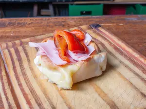 Canastita de jamón y morrones