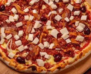 Pizza con palmitos y panceta