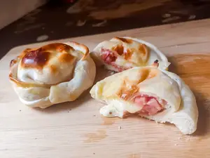 Empanadas jamón y queso docena