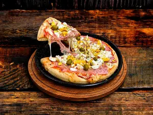 Pizza jamon y huevo