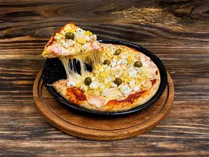 Pizza mozzarella y huevo
