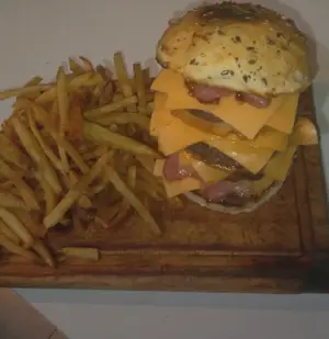 Hamb. 7 cuadruple con papas