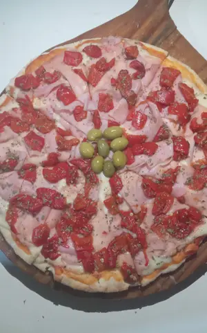 Pizza de jamón y morrón