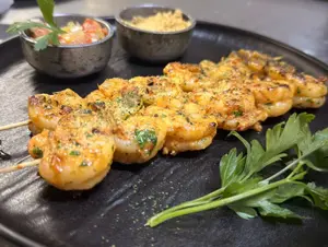 Brochetes de camarón