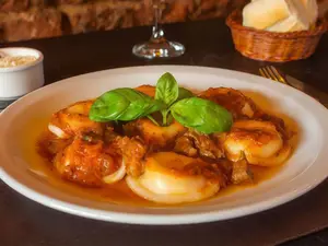 Sorrentinos con salsa