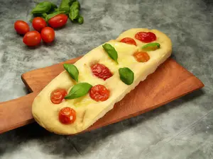 Focaccia Cherry y Albahaca