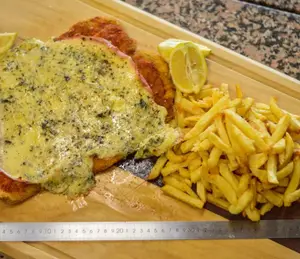1/2 mila de carne fugazzetta con guarnición