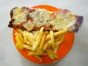 1/2 mila napolitana con guarnición