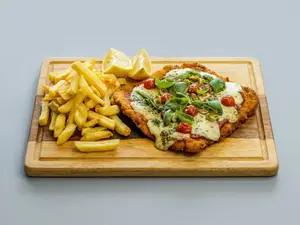 1/2 suprema caprese con guarnición