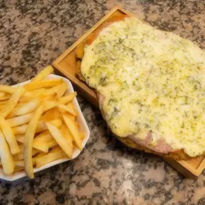 Milanesa de Carne de Roquefort con Guarnición