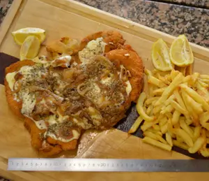 Milanesa De Carne Fugazzetta Con Guarnicion