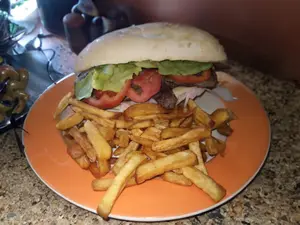 Sandwich De Cuadril Completo Con Fritas