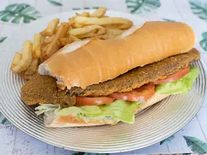 Sándwich Milanesa De Carne Simple Con Fritas
